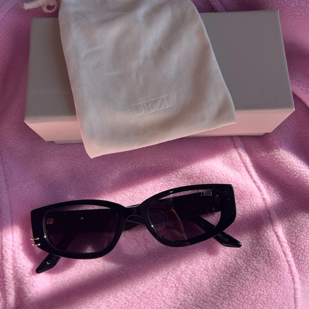 DEZI Black Cuffed Sunglasses